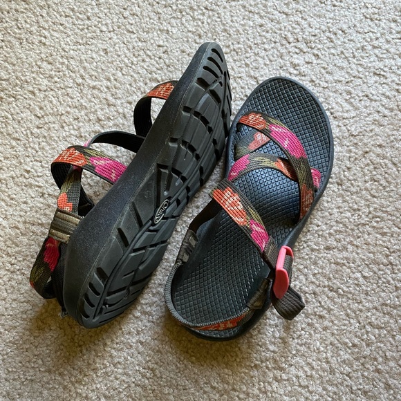 Women’s Chacos size 7 - Picture 2 of 3